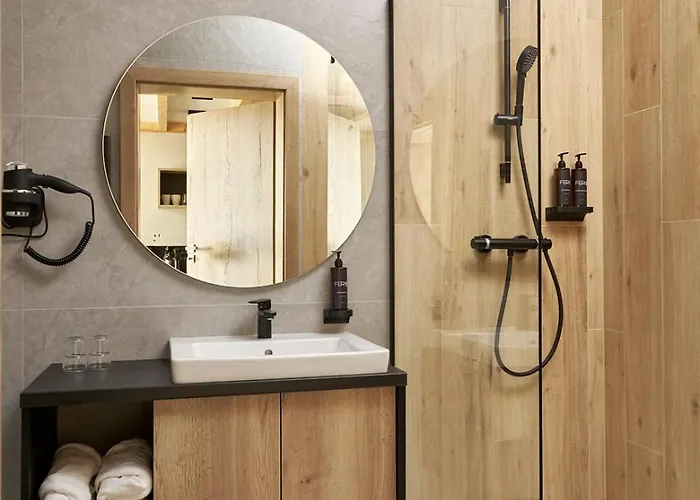 Zloty Horyzont Superior Glowny Budynek Z Basenem, Silownia, Grota Solna, Bawialnia I Restauracja Horyzont Smakow